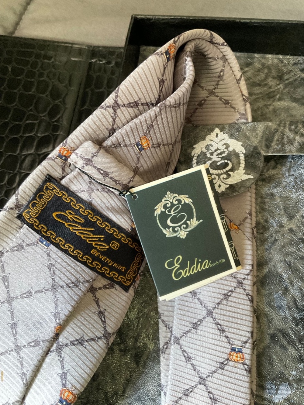 Men’s Tie & Black Faux Skin Box